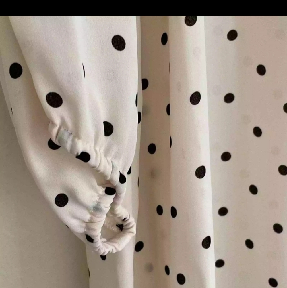 Torrid polka dot v Neck long sleeves off white blouse size 3x.  NEW - Picture 3 of 6